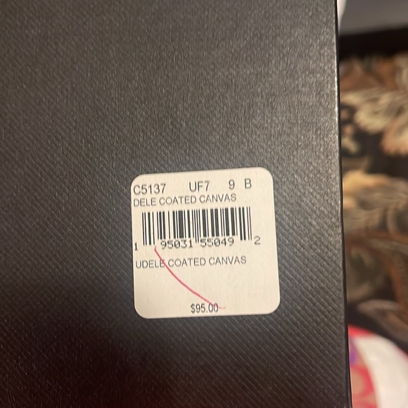 Coach slides like new! - Picture 9 of 9